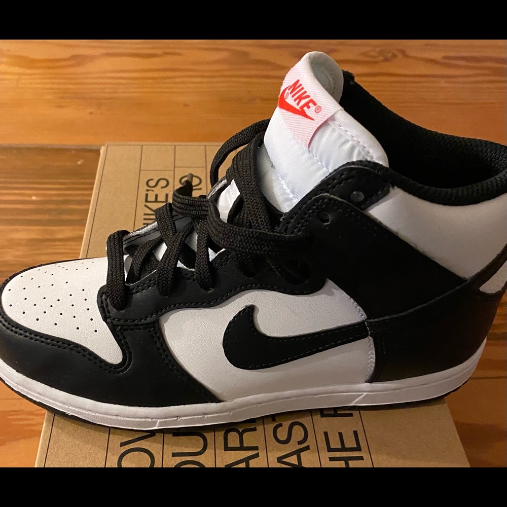 Nike high dunk (panda) size 3y NWT